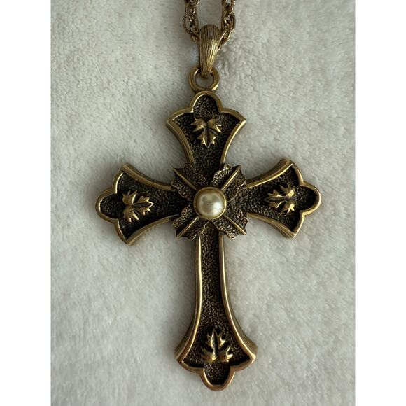 Vintage Jewelry Christian Religious Sarah Coventry 1975 LE Peace Cross Necklace - Picture 1 of 7